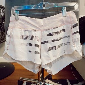 LULULEMON ABSTRACT SHORTS SZ 6